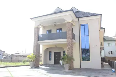 Image de Spacious 4-bedroom building in a  secured and most accessible estate Ibadan.