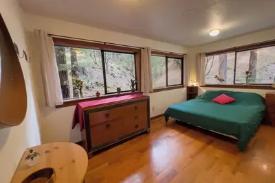 Image de Little House in the Redwoods with hot tub!
