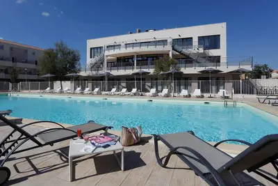 Image de T2 près de la marina, à 2. 5 km de la plage