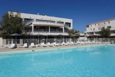 Image de Vue piscine | T2 tout équipé | 2. 5km de la plage