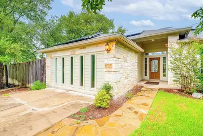 Image de 5 Mi to Lake: Cedar Park Home w/ Outdoor Oasis