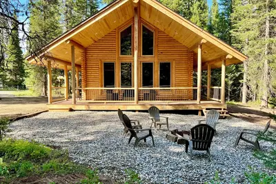 Image de Brand New, Cozy and Rustic Log Cabin~7 miles from West Ynp Entrance!