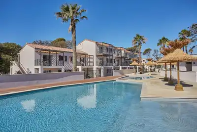 Image de T5 pour 10 | En bord de mer | Piscine + Terrasse