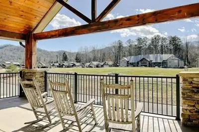 Image de This stylish condo is the perfect  location Near The Great Smoky Mountains Park