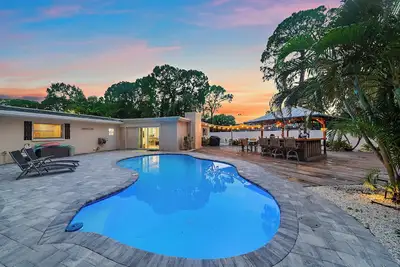 Image de Tiki Tide Villa | Private Pool + Tiki Hut!