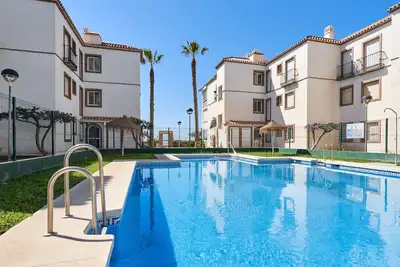 Image de Appartement 'Beach and Pool Laguna Beach A113' avec vue sur la mer, piscine partagée et Wi-Fi