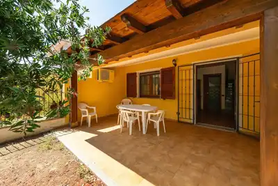 Image de Maison de vacances 'Casa Giuliana' avec terrasse partagée, jardin privé et climatisation