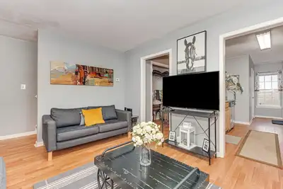 Image de Charming Retreat, Sleeps 8, & Just Minutes from Uptown