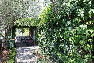 Image de Appartement de deux chambres avec la terrasse Pirovac, Sibenik (A-21487-a)