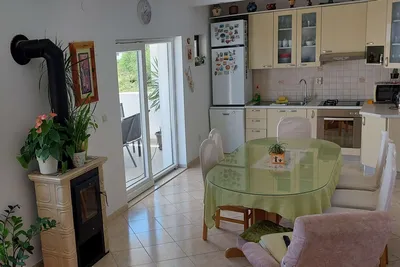 Image de Appartement de deux chambres avec la terrasse et la vue sur le mer Kastel Sucurac, Kastela (A-23495-a)