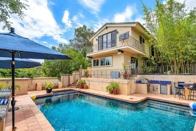 Image de Artist Zen Villa, 4-bdrm gated compound, private saline pool and spa with views!