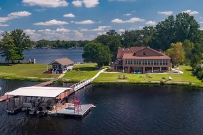 Image de Lakefront! Sleeps 10, 2 covered boat slips, swim dock, diving deck, kayaks