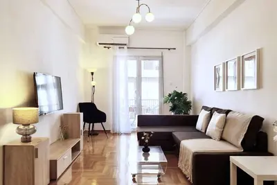 Image de Phaedrus Living: Piraeus Abstract Flat