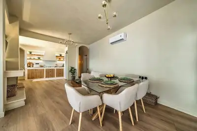 Image de Flawless mix of chic style and cozy comfort! By the sea with breathtaking view