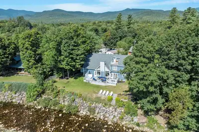 Image de 🏡✨ Luxury Riverfront Retreat | Hot Tub, Game Room & Pet-Friendly! 🐾🎮