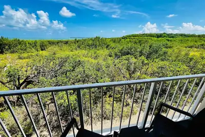 Image de Friends' Retreat 2br w/ Ocean View, Pool & Beach