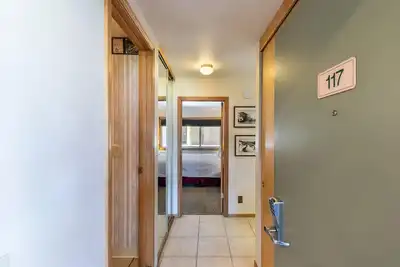 Image de Spacious 1br Condo w/Partial Lake View #117 at Donner Lake Village