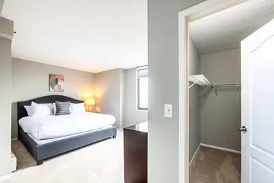 Image de Spacious Apt with Gym-Bsc-219j
