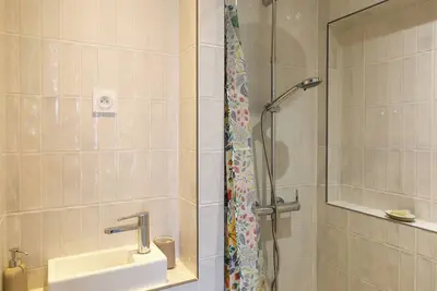 Pari-Leg474 Résumé:<br>C