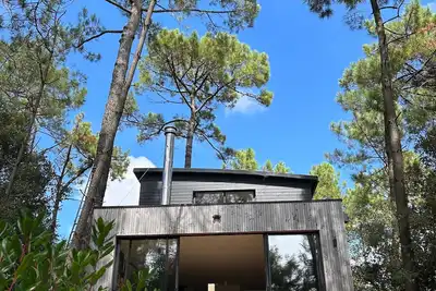 Image de Maison dans les arbres, proche plage, cheminée, jardin, parking