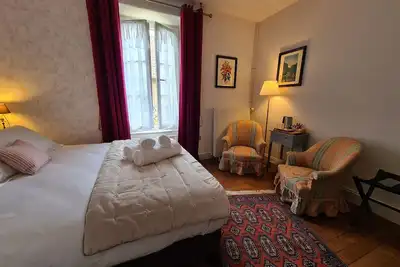 Image de Chambre chaleureuse \"Toscane\" avec lit 160cm, salle d'eau privative et petit-déjeuner inclus.