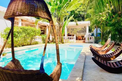 Image de Villa haut de gamme à Majunga (04 chambres, cuisine, salon, piscine, jardin, . . )