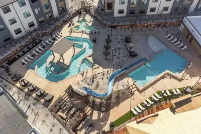 Image de Vintage Desert 5 Bdr Heated Pool Lazy River & Slide