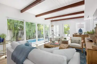 Image de Satisfy My Soul ~ 3 Br, 3. 5 Ba Newly Renovated Mid Town Home w/ Pool!