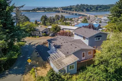 Image de Pacific View Near Alsea Bay, Private Deck, Beach, King Suite, and Forest Trail i