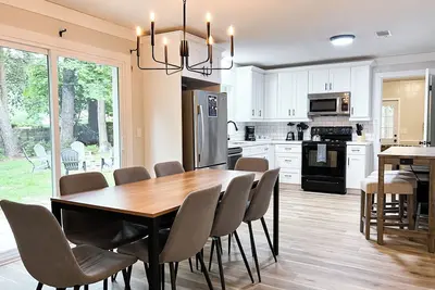 Image de New! Gainesville Peaceful Retreat - Family & Pet-Friendly! Close to Uf & Shands.