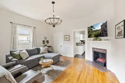 Image de University Mill House-King\/Fire pit\/Hammock\/Walk to the Ballpark, Greenway\/Yard