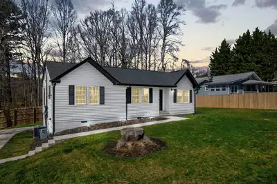 Image de Spacious 6-bedroom house in beautiful Downtown Brevard