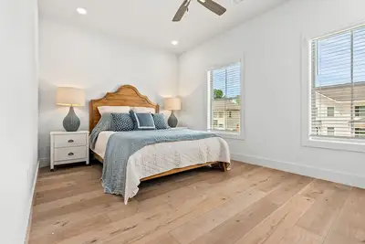 Image de Charming Townhome sleeps 8!