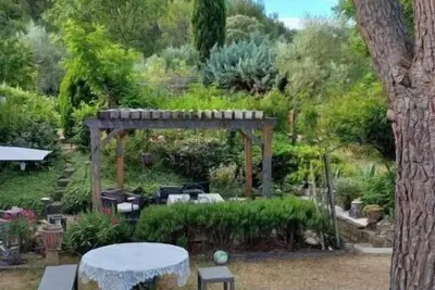 Image de Appartement lumineux et calme avec piscine privative