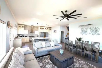 Image de Blue Horizon By The Beach Front Vacation Home!
