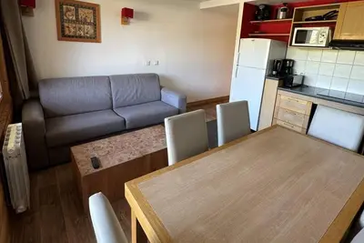 Image de 6ème étage, vue pistes de ski, balcon, télévision, casier à ski, 41m², La Plagne