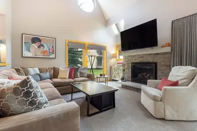 Image de Spacious Townhome Two Minutes from the Lift
