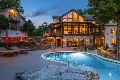 Image de Huge Mansion / Pool / Sleeps 30+
