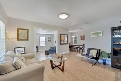 Image de 2 minutes to Downtown Tampa and Riverwalk