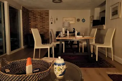 Image de Charming 3-bedroom house in phenomenal St. Petersburg with Ac, WiFi  and Pool.