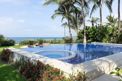 Image de Beautiful Beachfront House Girasol