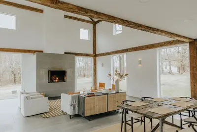 Image de Modern Converted Barn with Hot Tub!