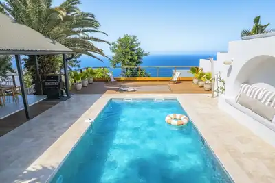 Image de \" Villa Ô \"  -  vue panoramique sur l'Océan Indien avec piscine