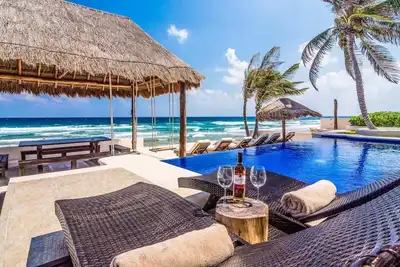 Image de Beachfront 6-bedroom villa in Tankah Bay!