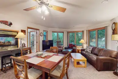 Image de Nature’s Perfect Retreat: Wallowa Lookout - Stunning Views, Cozy Comfort