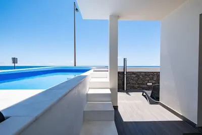 Image de Piscine Privée • Vue Mer • Coucher de Soleil
