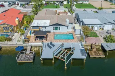 Image de Haven Waterfront Walk to Beach, Pool, Kayak, Games