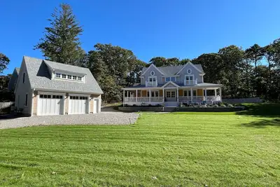 Image de New build! Walk to beach, lots of room, great outdoor space