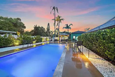 Image de Twin Palms | Two Houses + Private Pool!