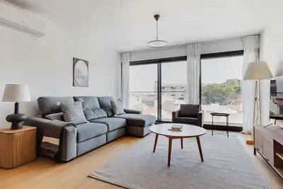 Image de Blueground | Graça, rooftop pool, bbq & elev